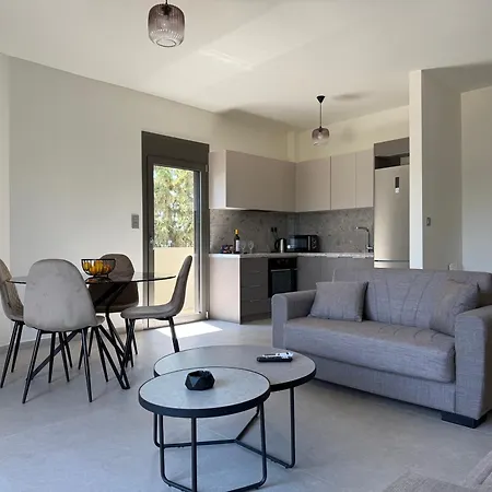 Poseidon 77b Luxury Residences 公寓