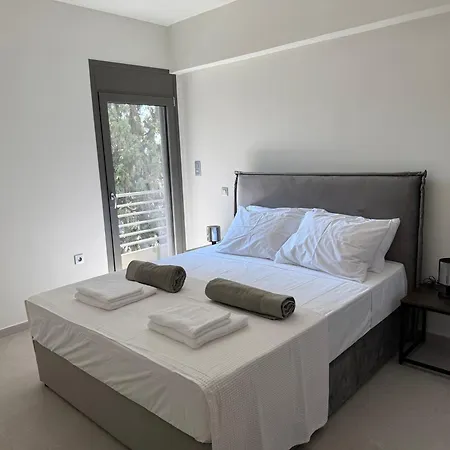 Poseidon 77b Luxury Residences *