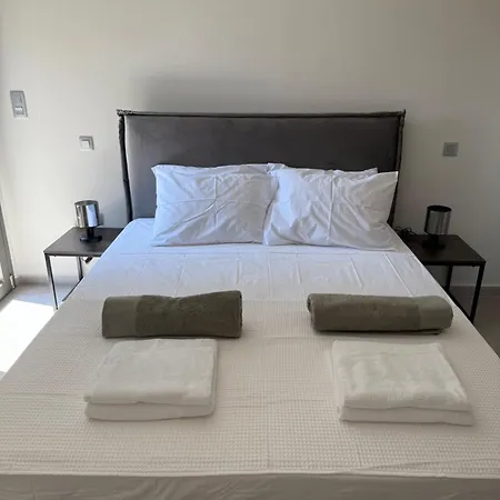 Poseidon 77b Luxury Residences Apartament