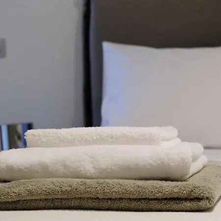 Poseidon 77b Luxury Residences 公寓 路特奇