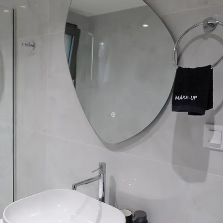 Poseidon 77b Luxury Residences 公寓 路特奇