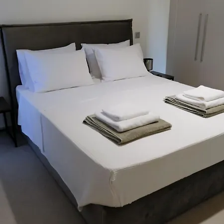 Poseidon 77b Luxury Residences *