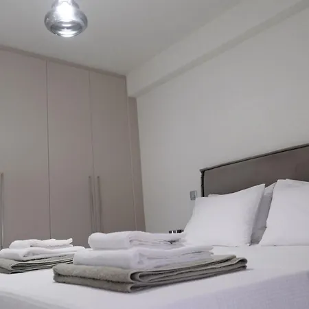 Poseidon 77b Luxury Residences 公寓