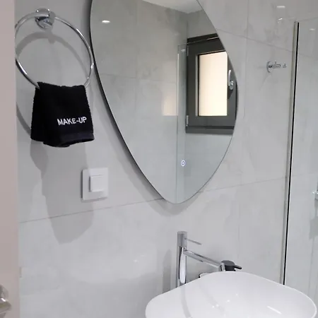 Poseidon 77b Luxury Residences 公寓 路特奇