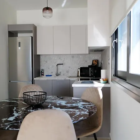 Poseidon 77b Luxury Residences *