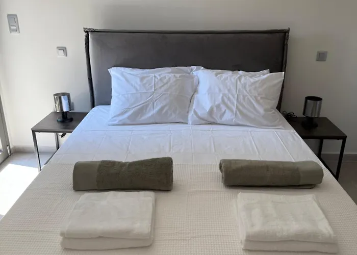 Poseidon 77b Luxury Residences アパート