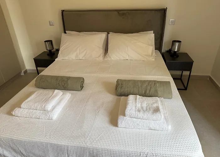 Poseidon 77b Luxury Residences アパート ルートラキ