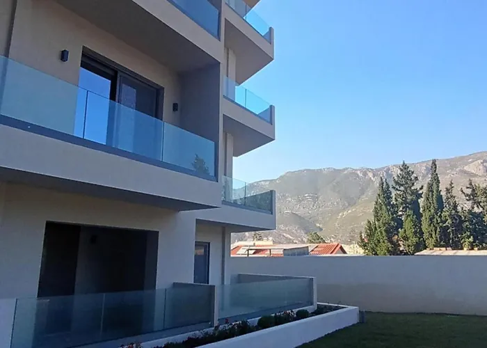 Poseidon 77b Luxury Residences *