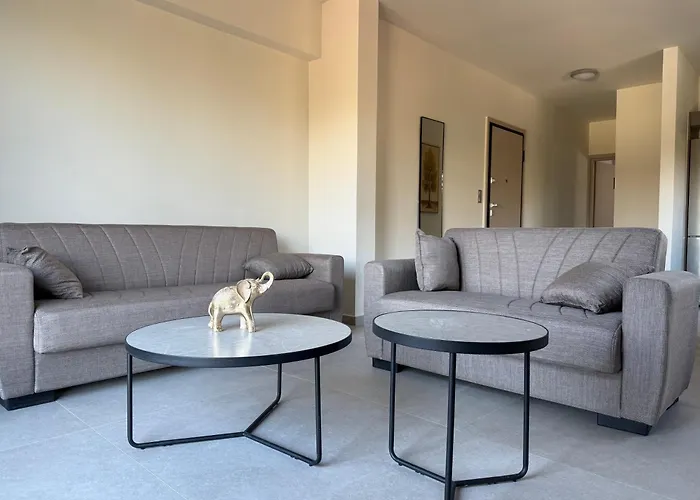 Poseidon 77b Luxury Residences ルートラキ