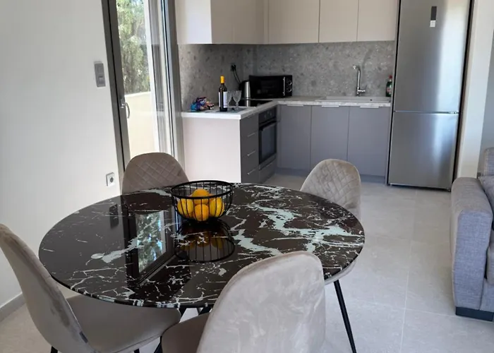 Poseidon 77b Luxury Residences * ルートラキ